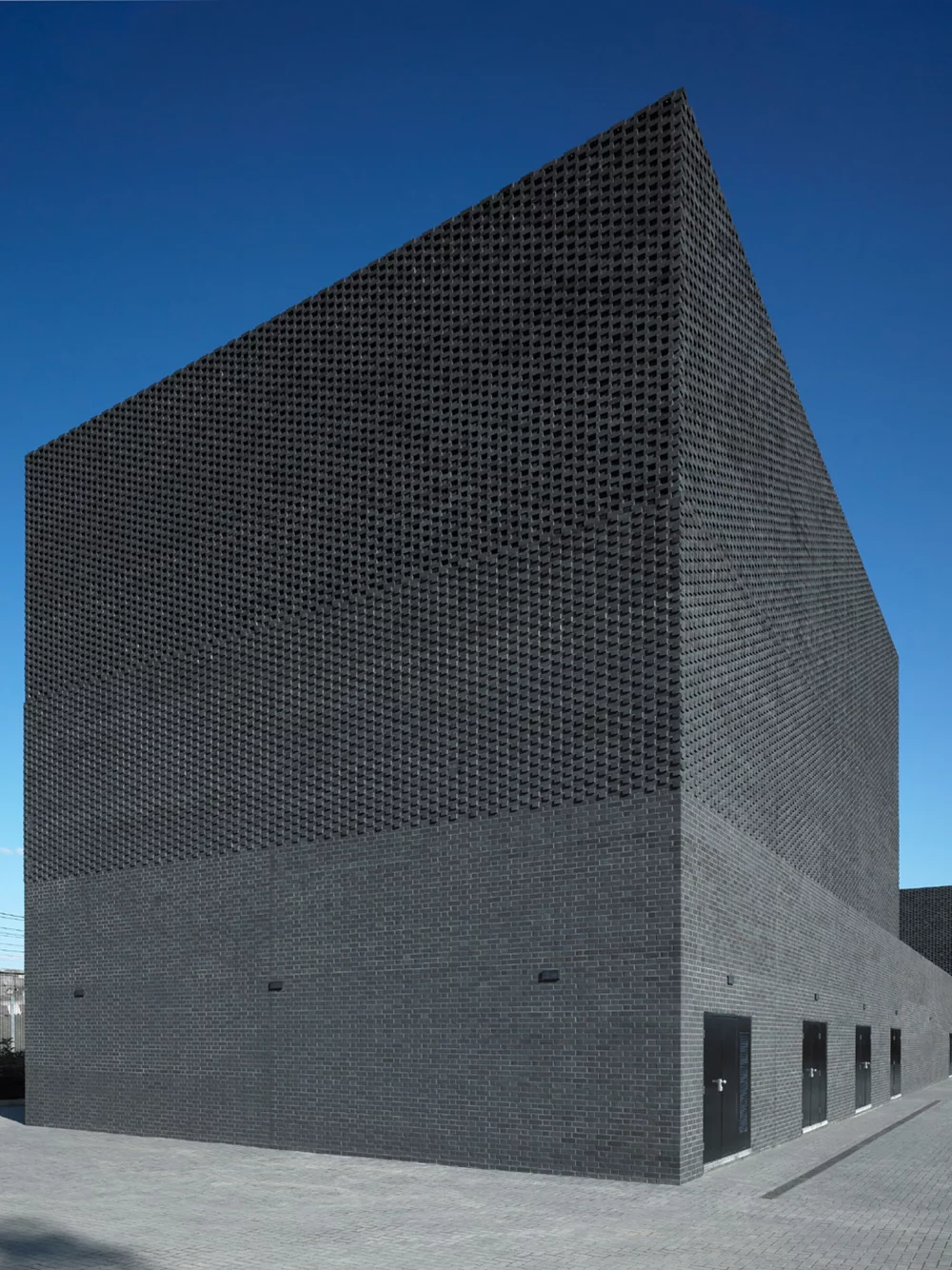 A0014: Himley Ebony Black