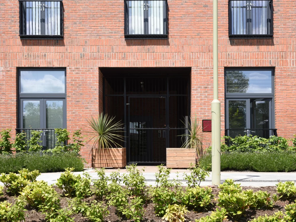 A0035: Commercial Red 73mm