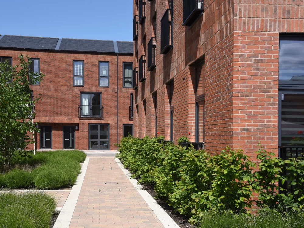 A0035: Commercial Red 73mm