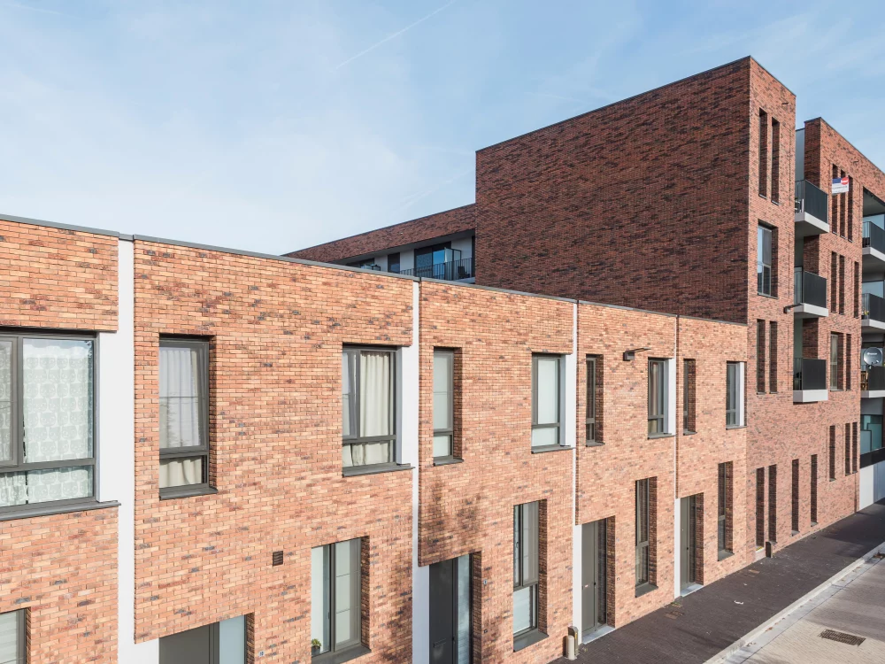 D0012: Bromley Red Multi