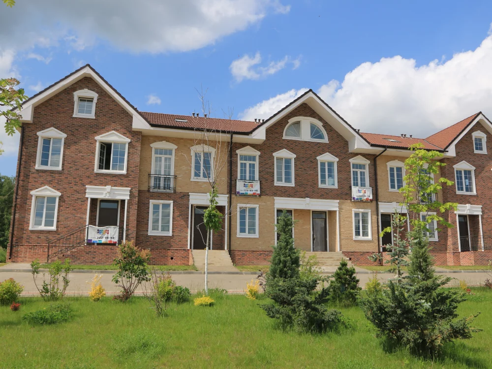 D0012: Bromley Red Multi