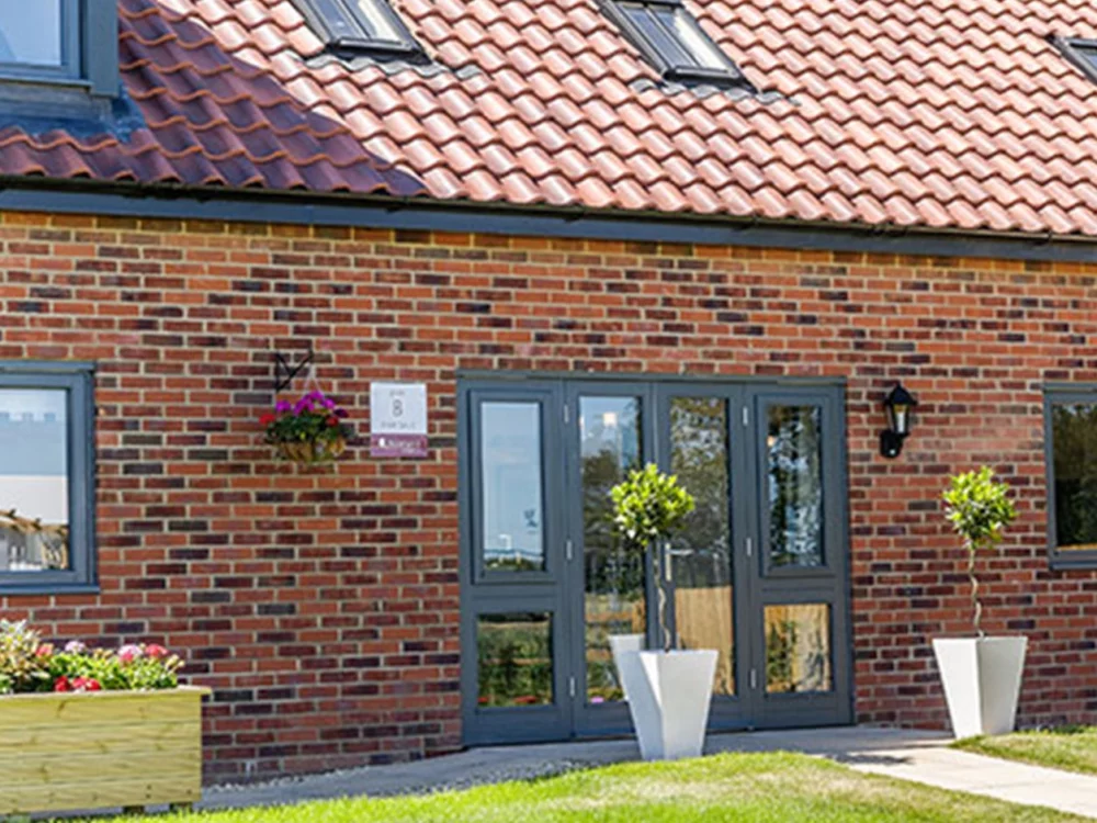 G0031 - Manor Red Multi Stock