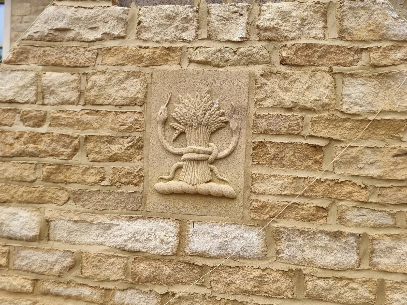 Natural stone wall featuring a stone crest