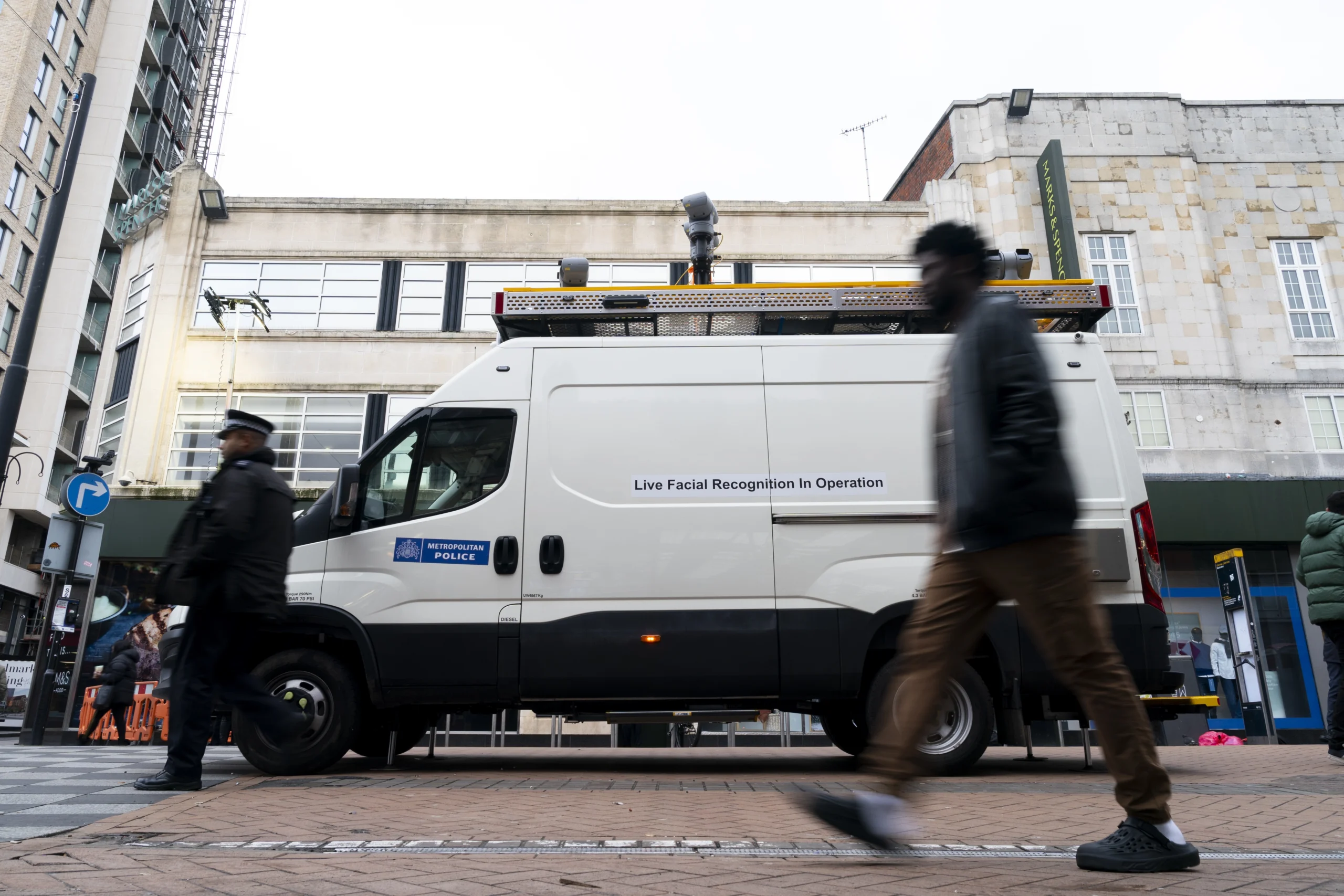 Retailers call for urgent national action on high street crime - Police ...